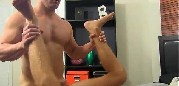  Gay jocks Even straight muscle folks like Brock Landon can&039;t turn